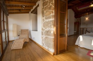 Individually decorated, individually furnished, desk, iron/ironing board - Casa Rural O Canto da Terra (Panton)