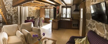 Duplex | Bathroom | Shower, free toiletries, hair dryer, towels