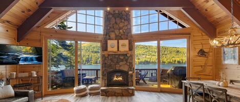 Smart-TV, Kamin, DVD-Player, Stereoanlage