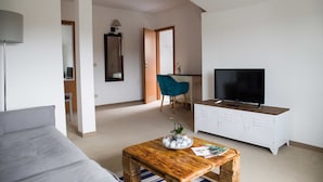 Deluxe Suite | Living room | Flat-screen TV - Hotel 1912 (Angermuende)
