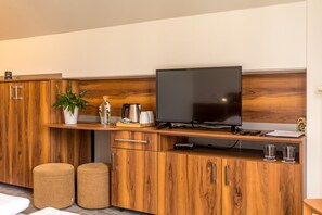 Double Room, 1 Double Bed, Balcony, Mountain View | Desk, soundproofing, free WiFi, bed sheets - Penzion Na Náměstí (Dvur Kralove nad Labem)