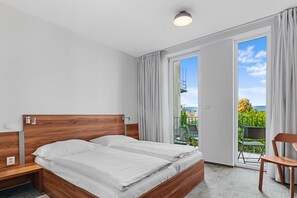 Double Room, 1 Double Bed, Balcony, Mountain View | Desk, soundproofing, free WiFi, bed sheets - Penzion Na Náměstí (Dvur Kralove nad Labem)