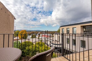 Chambre Double, 1 lit double, balcon, vue montagne | Terrasse/Patio