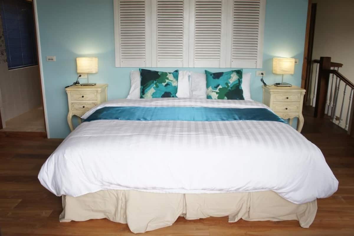 Classic Double Room | 1 bedroom, premium bedding, desk, blackout drapes