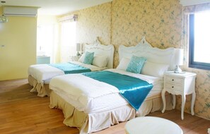 Classic Quadruple Room | 1 bedroom, premium bedding, desk, blackout drapes - Live for you B&B (Wujie)