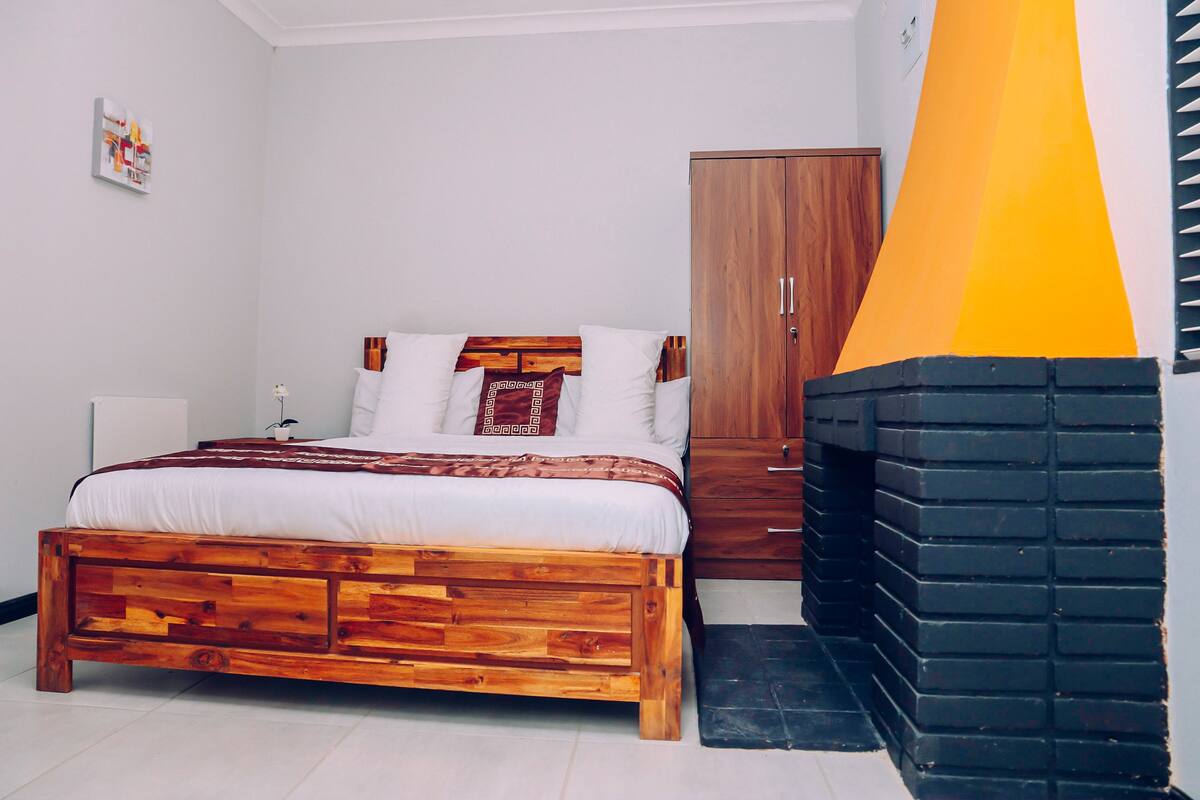 Executive Double Room | 1 bedroom, premium bedding, iron/ironing board, free WiFi