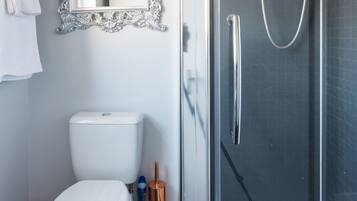 Deluxe Apartment, 1 Bedroom, Ocean View | Bathroom shower