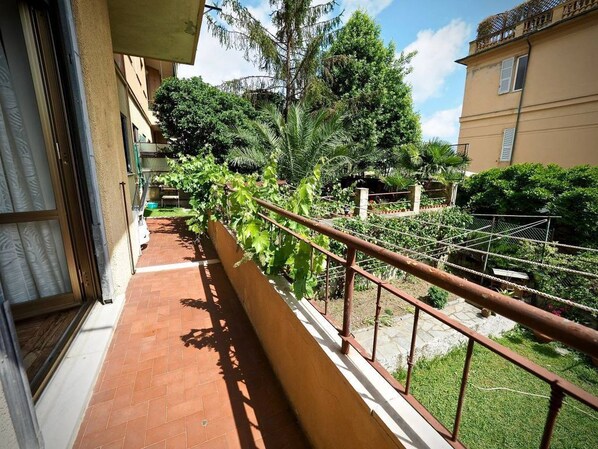 Apartment | Balcony - Dimora Duse nella Lussuosa Albaro (Genoa)