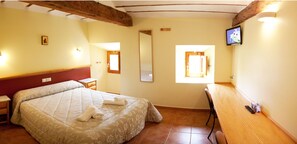 Premium bedding, desk, iron/ironing board, rollaway beds - Hospedería Nuestra Señora del Carmen (Caravaca de la Cruz)