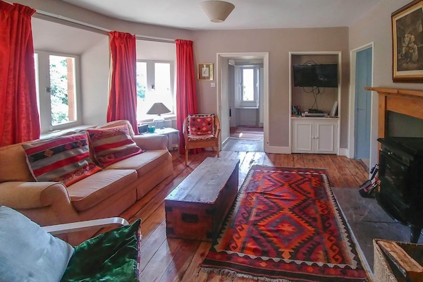 Cottage, 2 Bedrooms | Living area