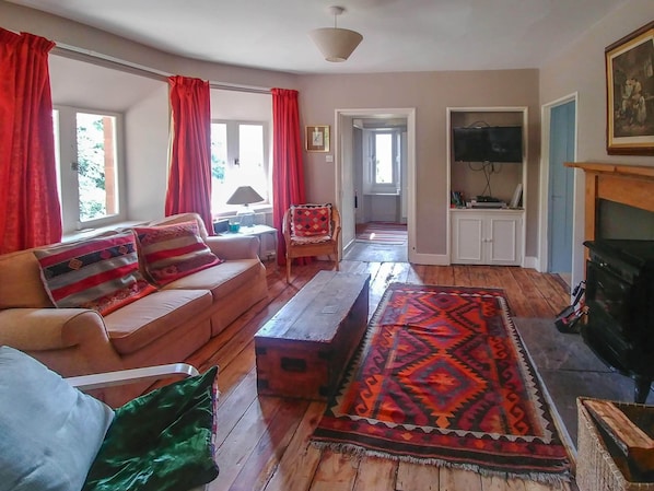 Cottage, 2 Bedrooms | Living area