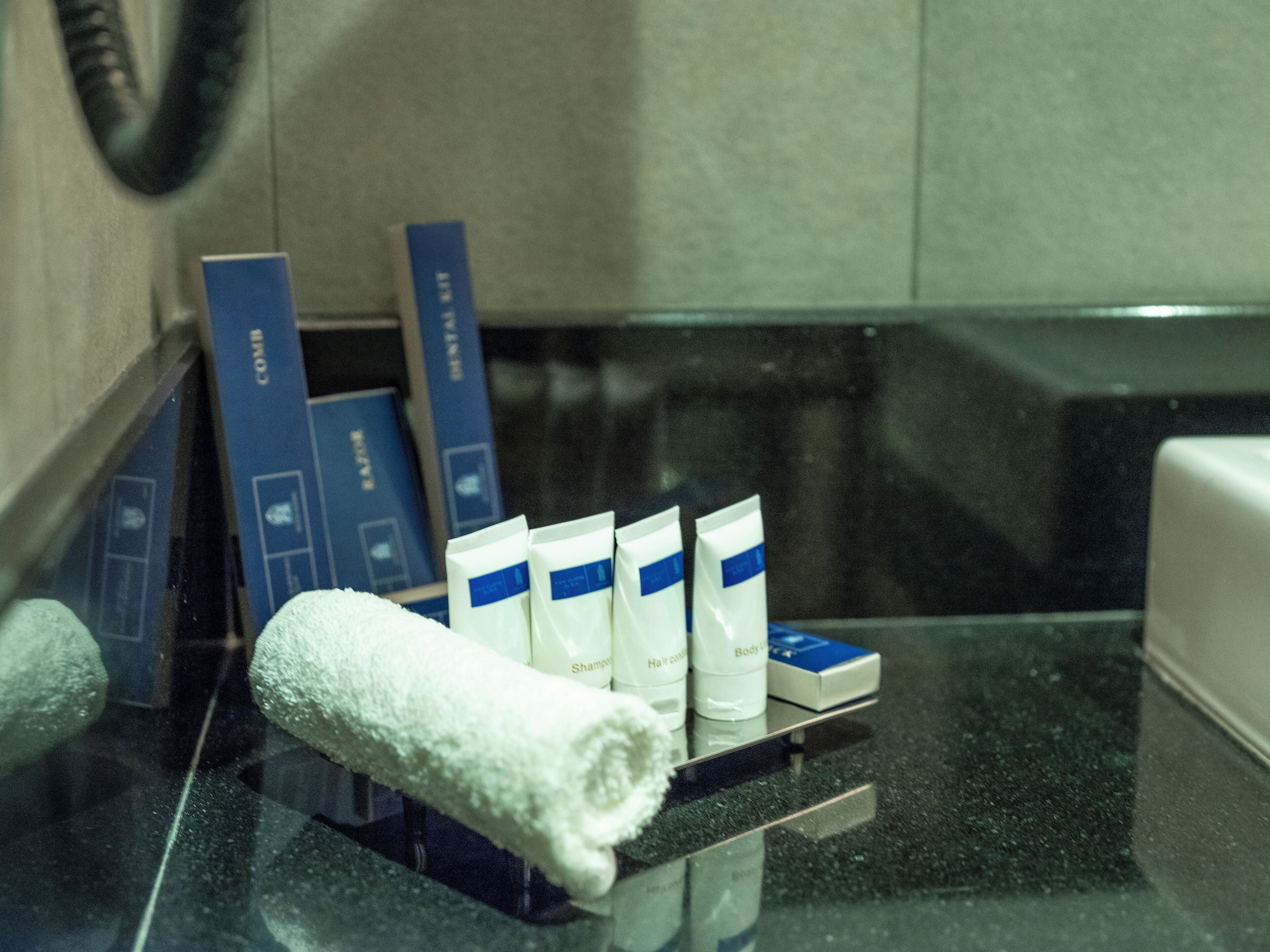 separate bathtub and shower, rainfall showerhead, free toiletries