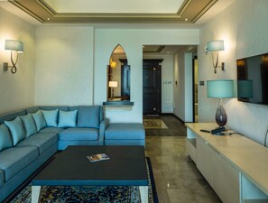 En 48-tommers Flatskjerm-TV med Parabol-TV samt TV