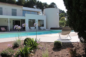 Outdoor pool, pool loungers