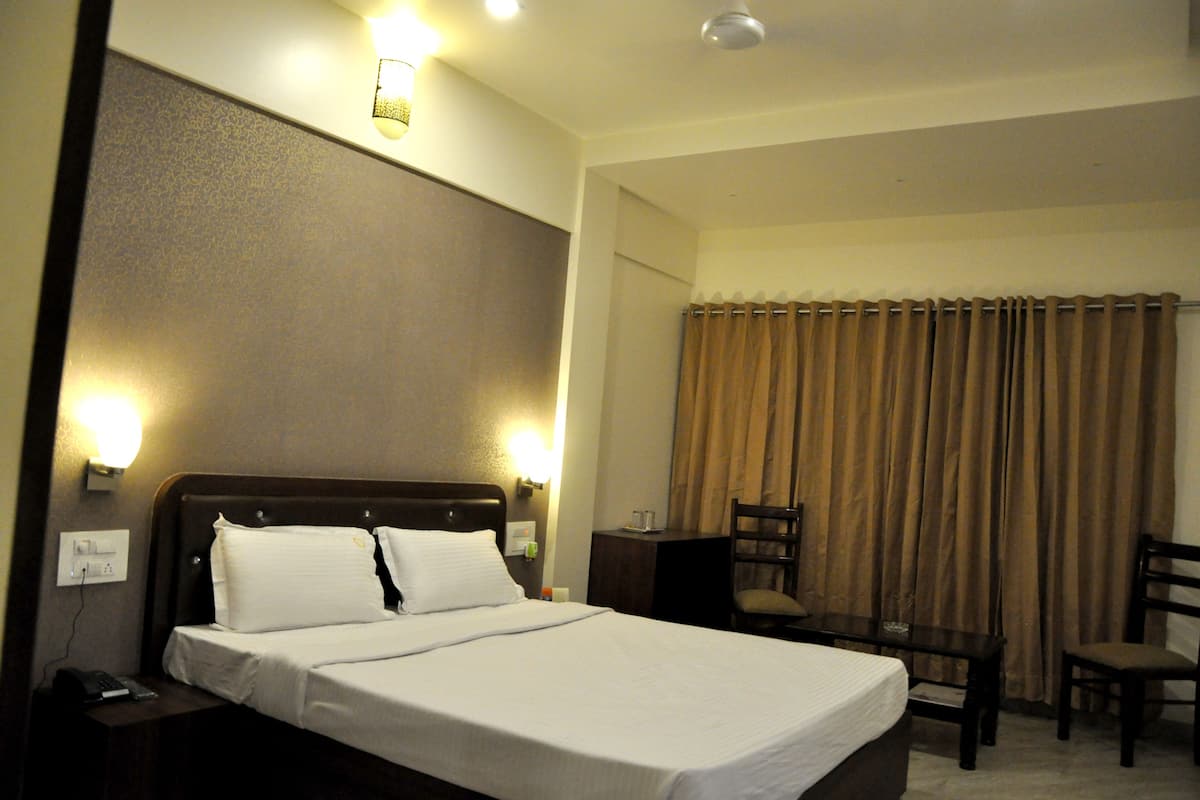 Premium bedding, desk, soundproofing, iron/ironing board
