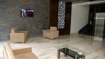Coin salon dans le hall
