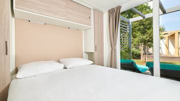 Mobile Superior-Unterkunft, 2 Schlafzimmer | 2 Schlafzimmer, Verdunkelungsvorhänge, kostenlose Babybetten