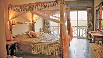 Deluxe Double Room | Desk, bed sheets