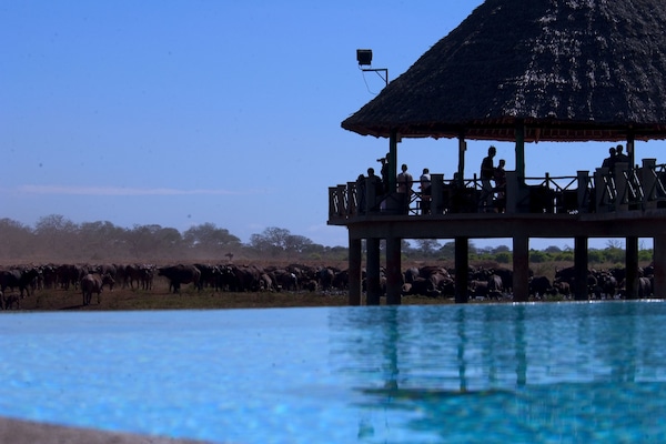 3 outdoor pools, an infinity pool, pool loungers
