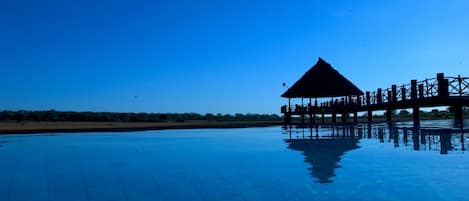 3 outdoor pools, an infinity pool, sun loungers