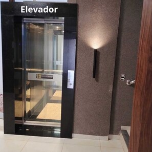 1 phòng ngủ, bộ đồ giường cao cấp, minibar, bàn 