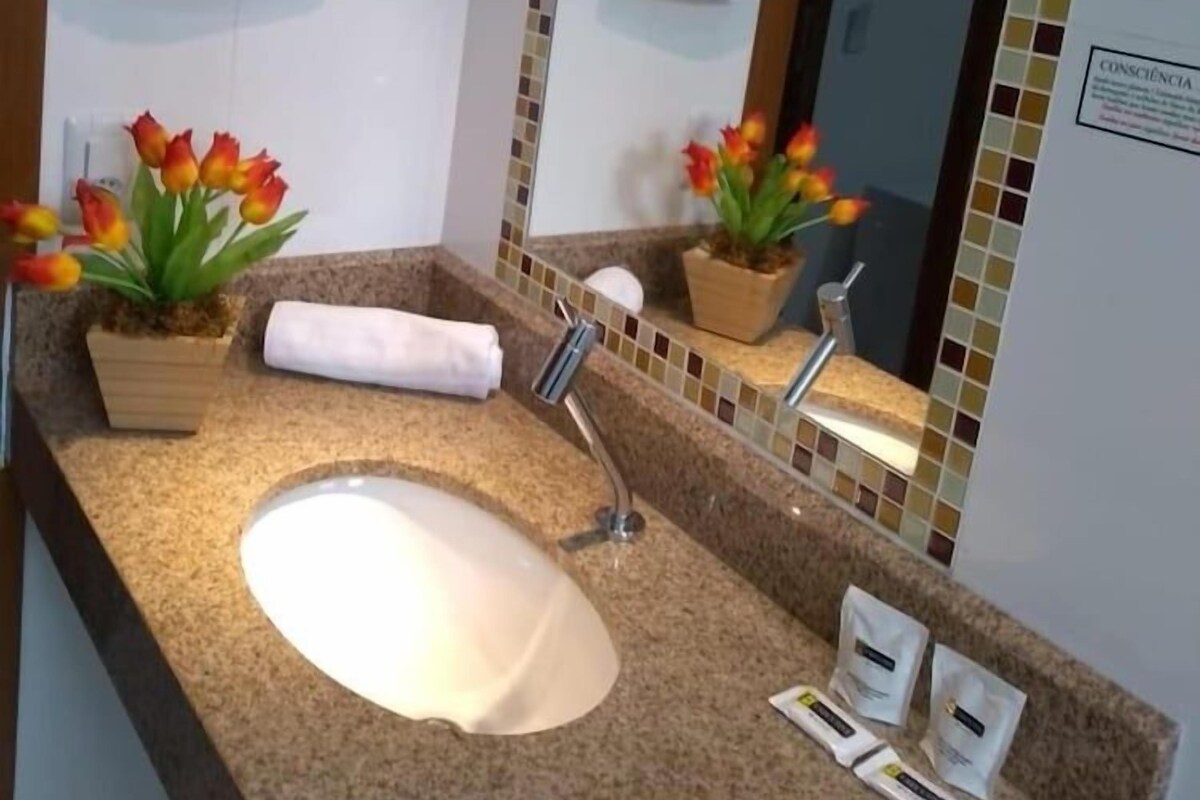 Ducha, artículos de tocador gratuitos, toallas, jabón