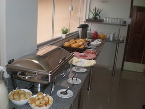 Desayuno bufé gratuito y diario