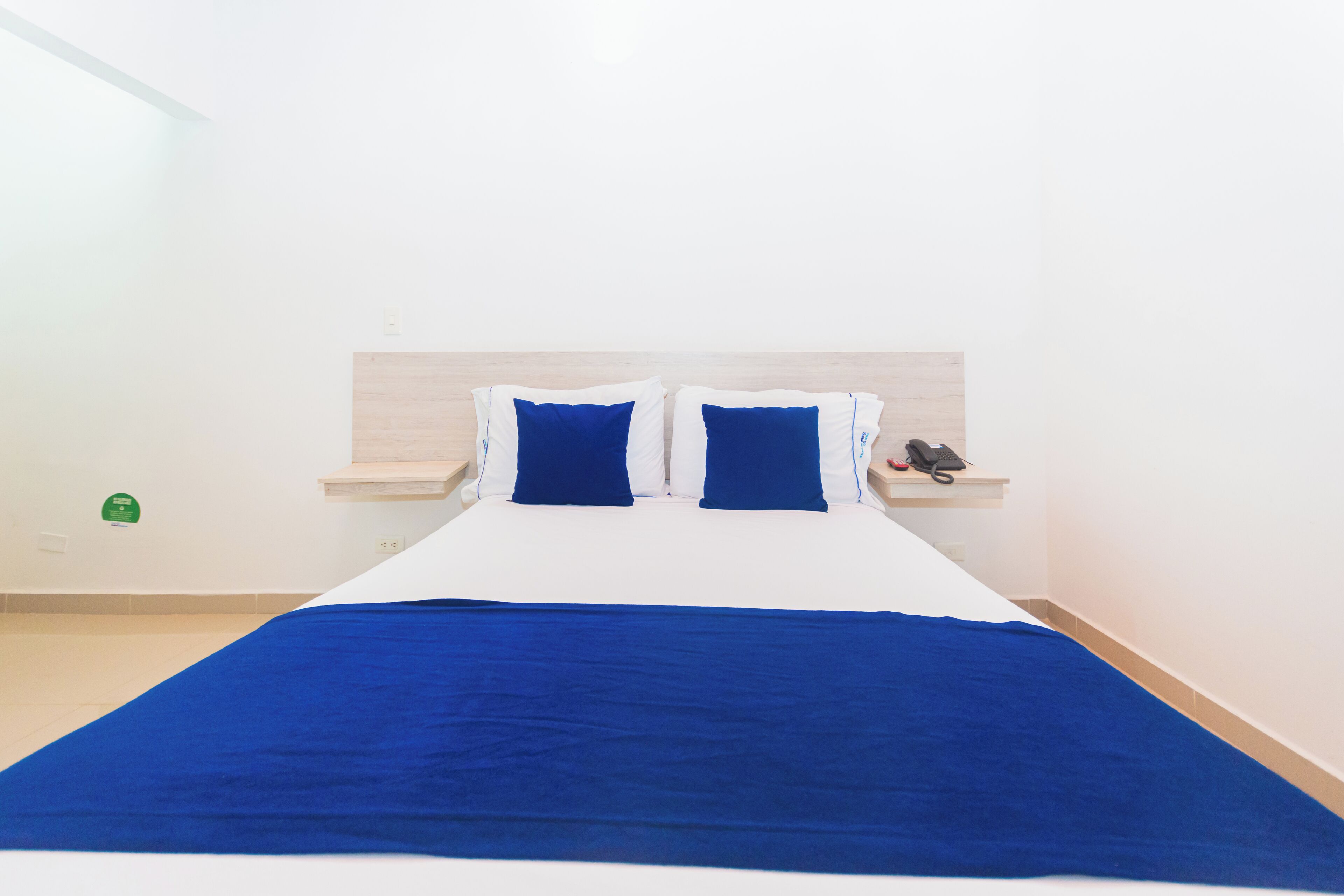 double room, 1 queen bed | free wifi, bed sheets