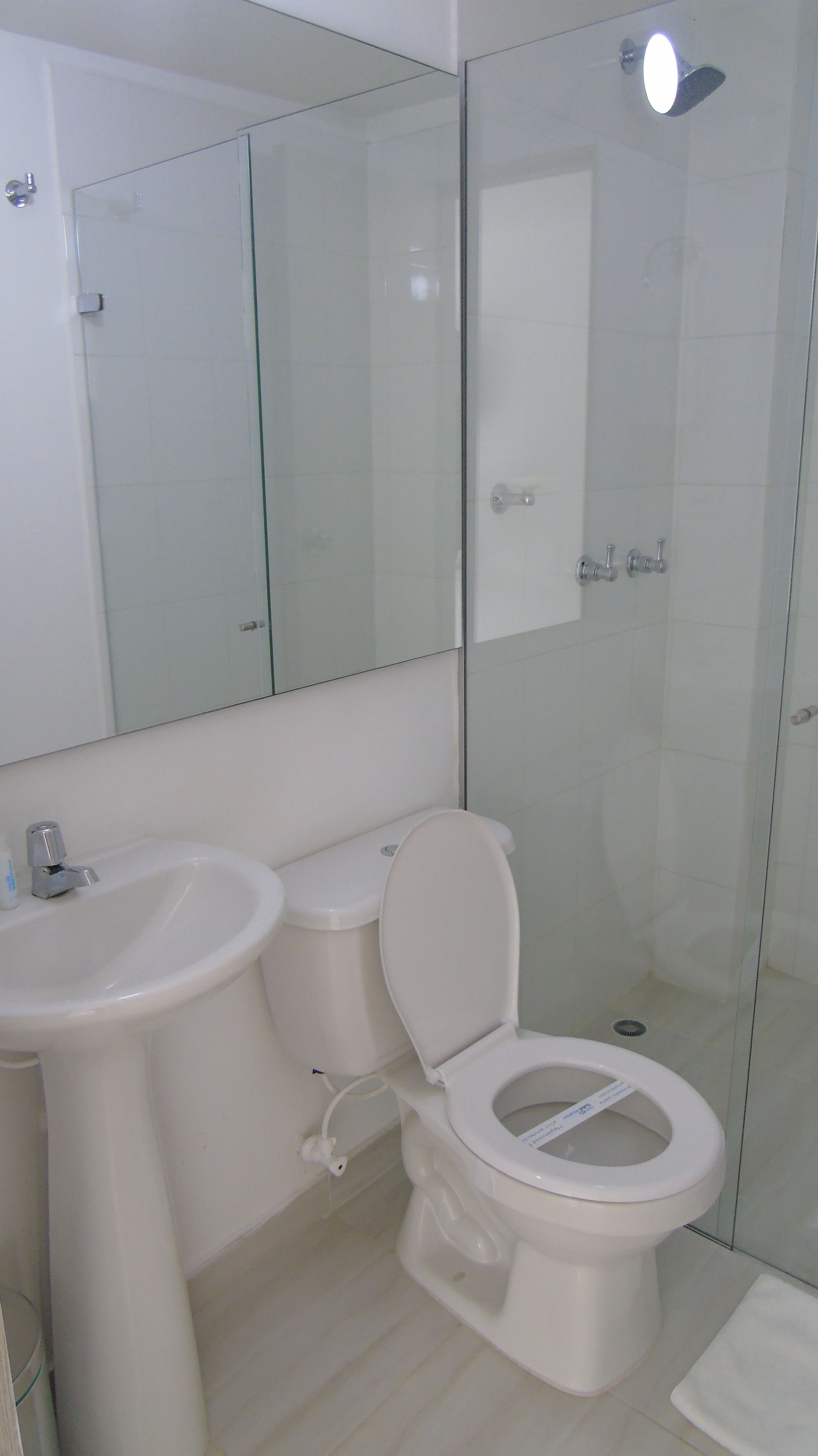 triple room | bathroom shower