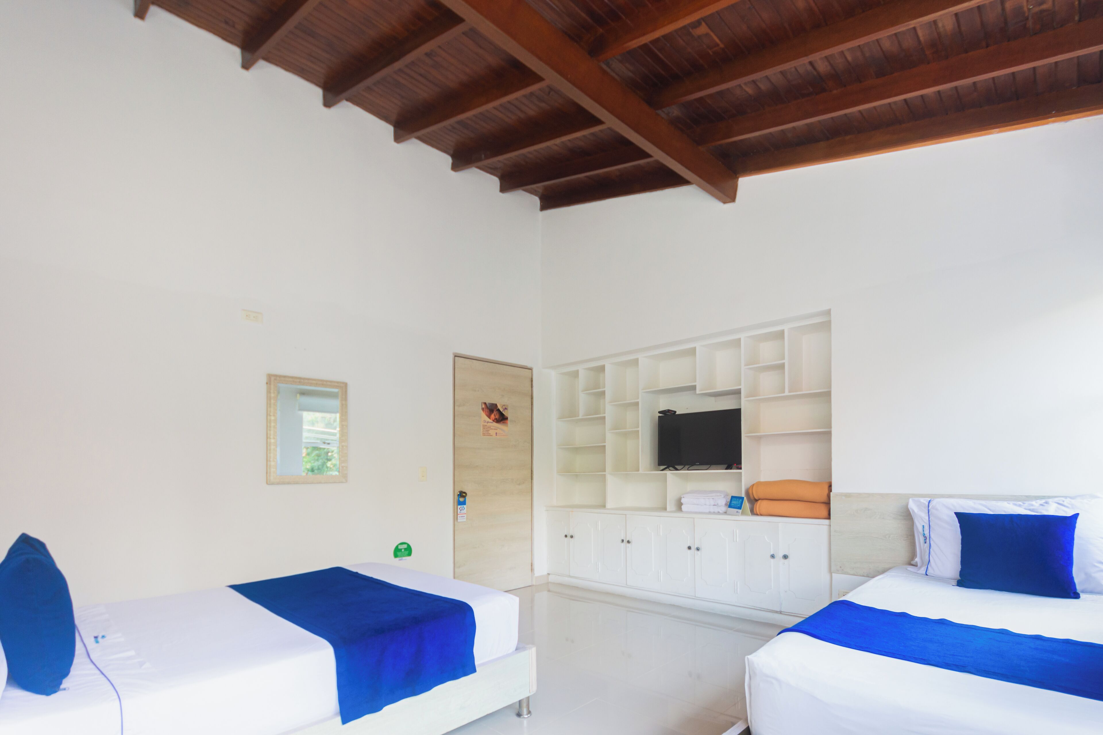 triple room | free wifi, bed sheets