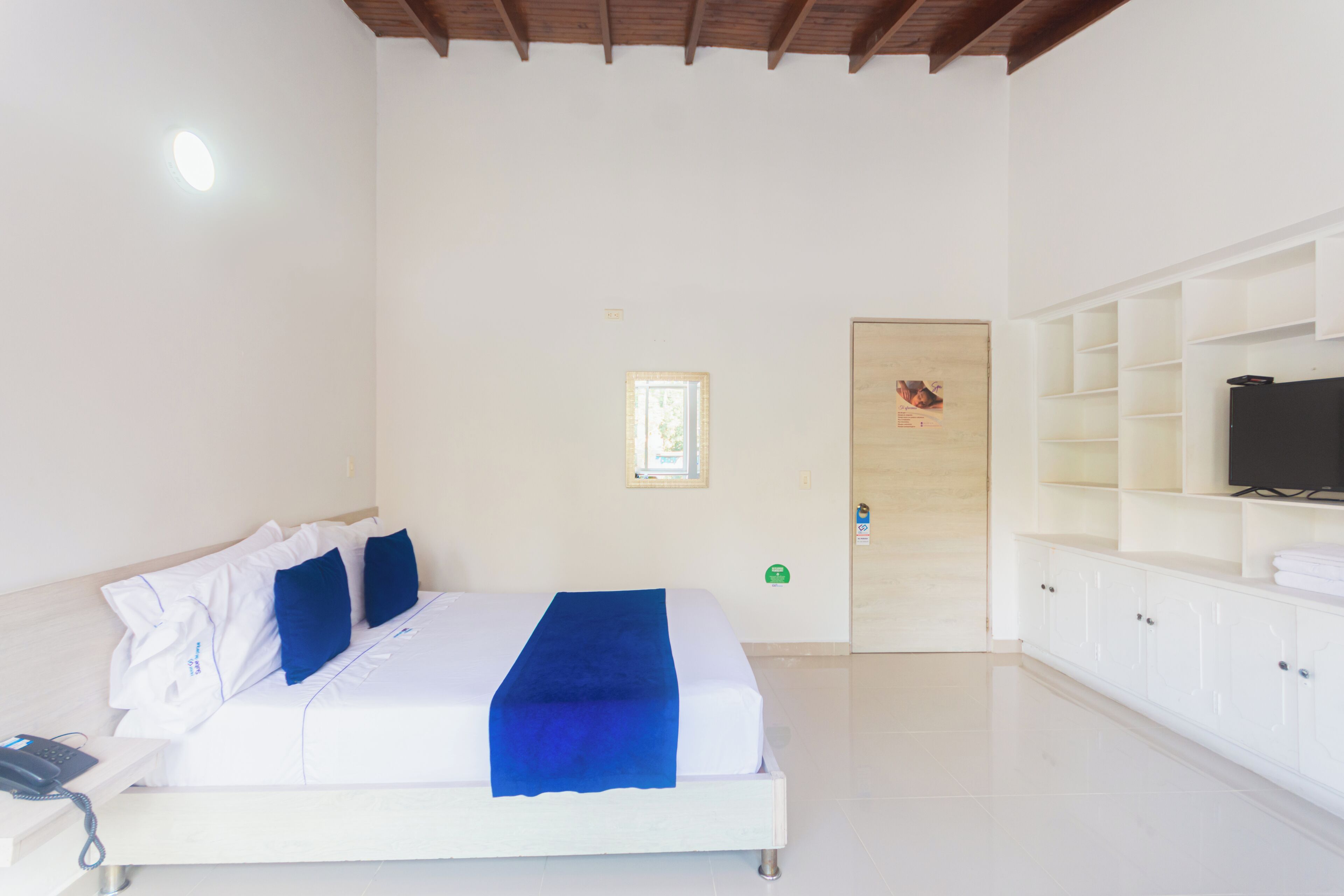 triple room | free wifi, bed sheets