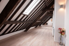 Smart TV 37-inch có truyền hình cáp, TV, Netflix 