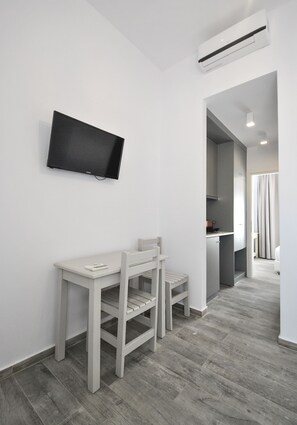 Deluxe Apartment | In-room dining - Imeres Studios & Apartments (Kassandra)