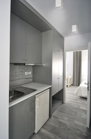 Appartement Deluxe | Coin cuisine privé | Réfrigérateur, plaque de cuisson