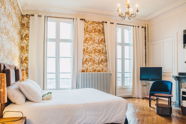 Room (Beige)