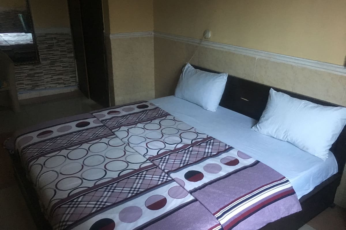 Premium bedding, in-room safe, desk, bed sheets