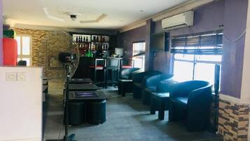 Bar (in der Unterkunft)