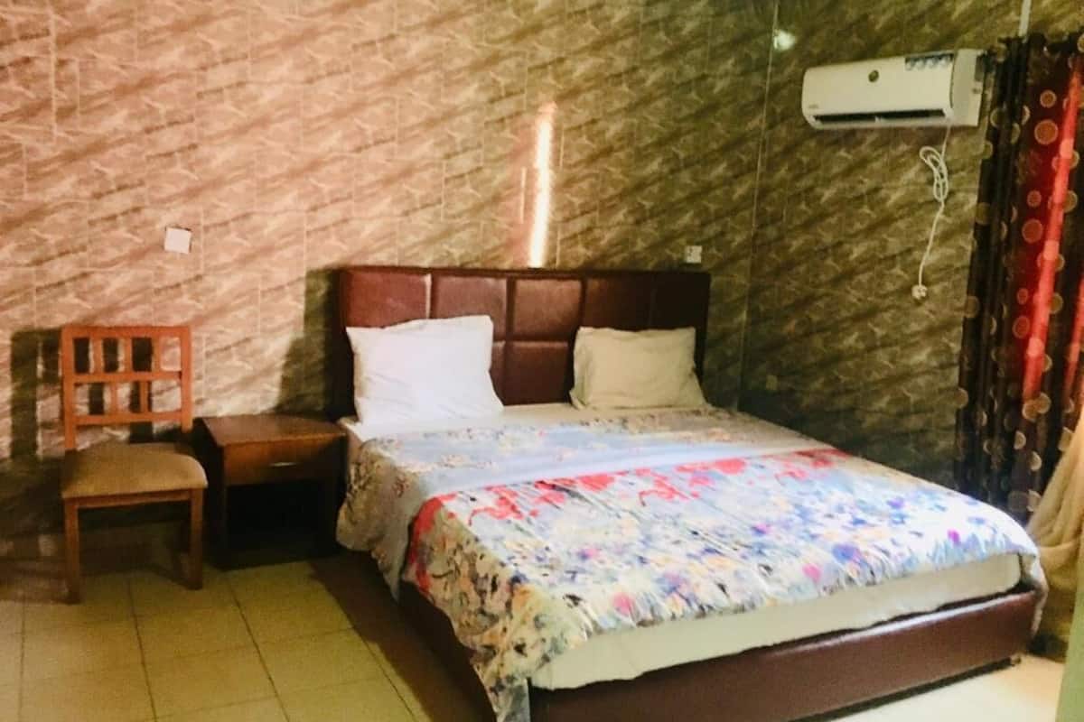 Premium bedding, in-room safe, desk, bed sheets