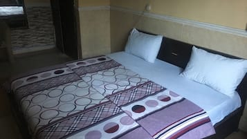 Comfort Room | Premium bedding, in-room safe, desk, bed sheets