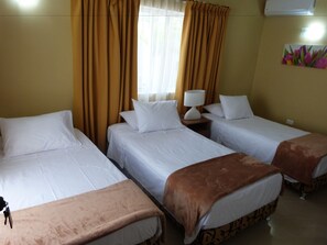 Superior Double Room (102) | Minibar, in-room safe, iron/ironing board, free WiFi - Mary's Place (San Andrés)