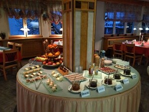 Tägliches inbegriffenes Frühstücksbuffet