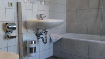 ArtĂculos de tocador gratuitos, secador de pelo, toallas