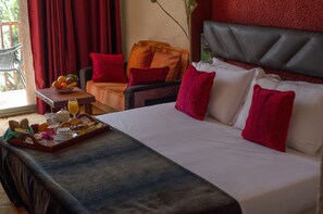 1 Schlafzimmer, hochwertige Bettwaren, Zimmersafe, Schreibtisch