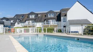 Seasonal outdoor pool, open 10 AM to 7:00 PM, pool umbrellas