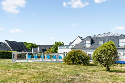 Seasonal outdoor pool, open 10 AM to 7:00 PM, pool umbrellas