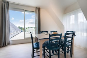 Appartement 8 personnes - 2 chambres + 1 coin nuit - Terrasse - exposition sud | Living area | Flat-screen TV