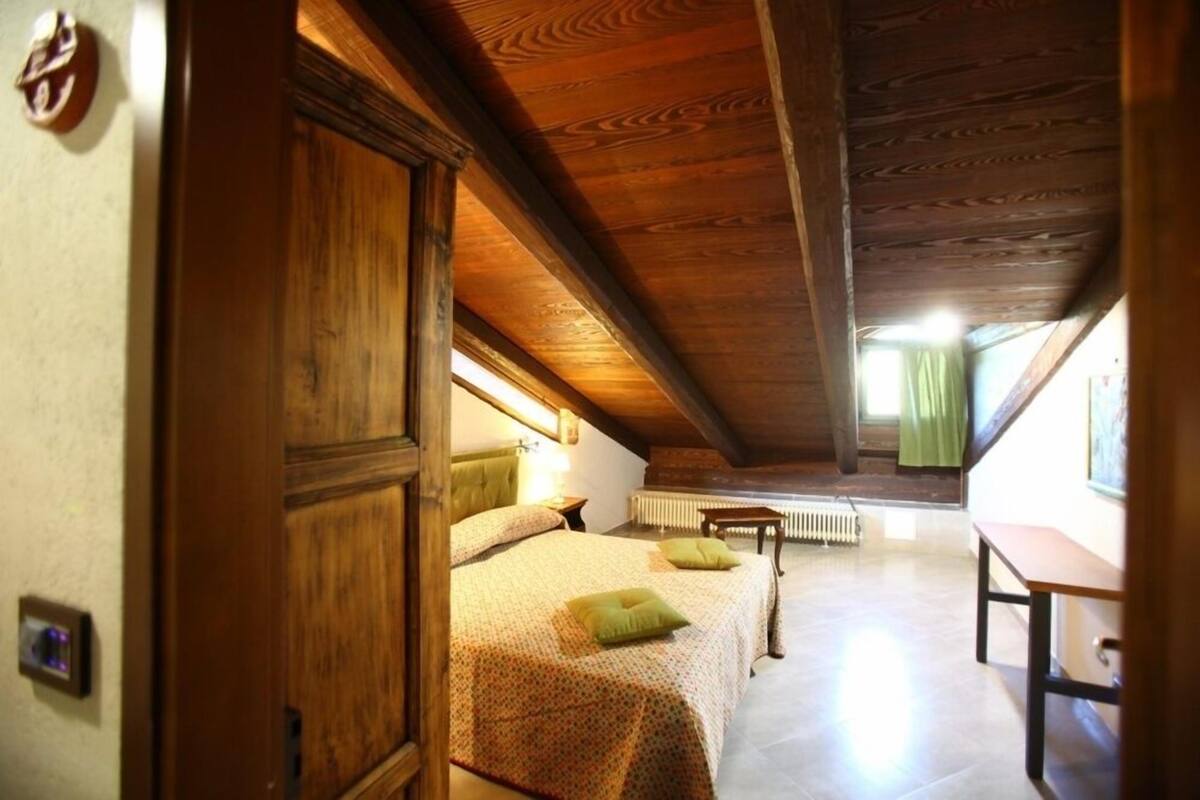 Phòng đôi Deluxe, quang cảnh núi | Truy cập Internet không dây miễn phí, bộ trải giường 