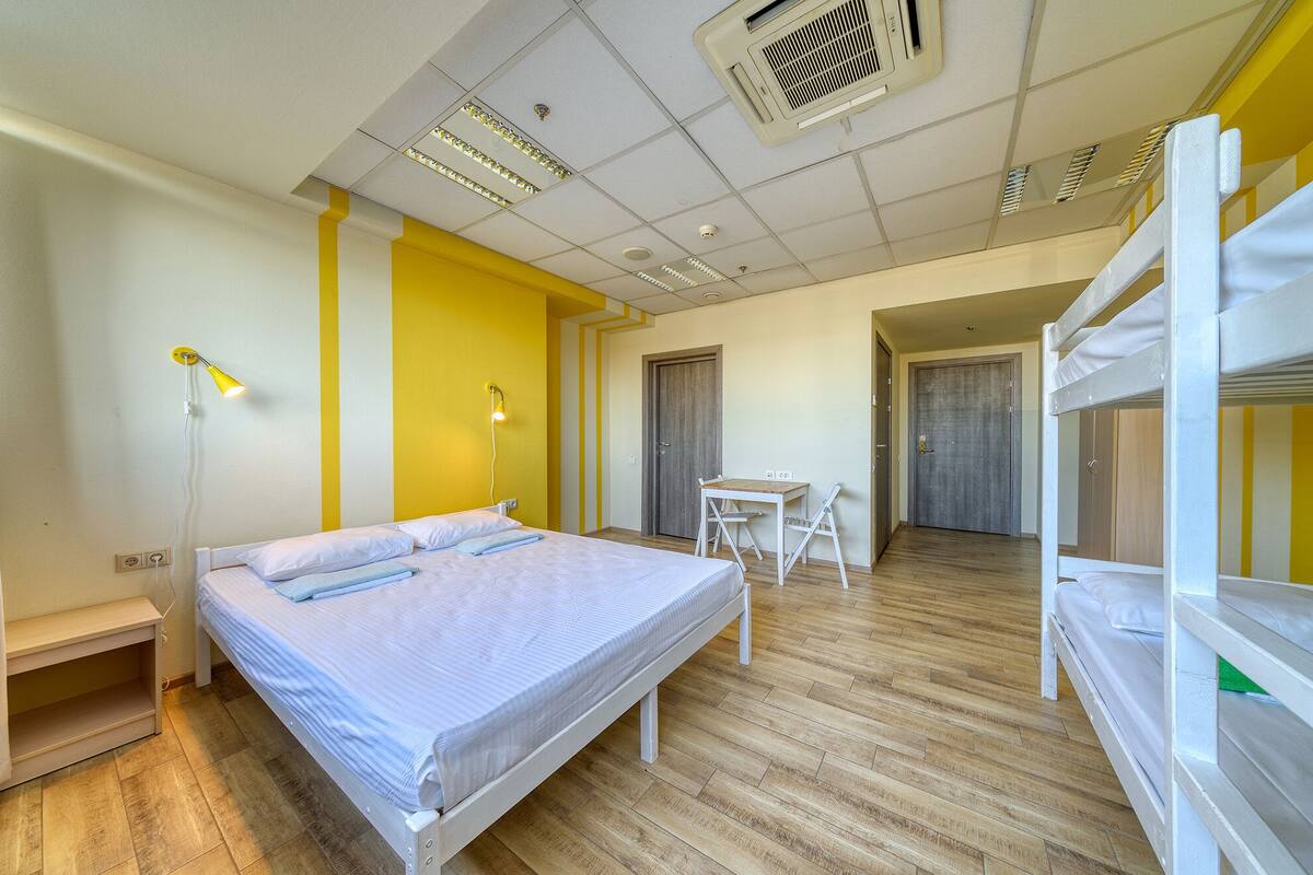 Vierbettzimmer | Schallisolierte Zimmer, Bügeleisen/Bügelbrett