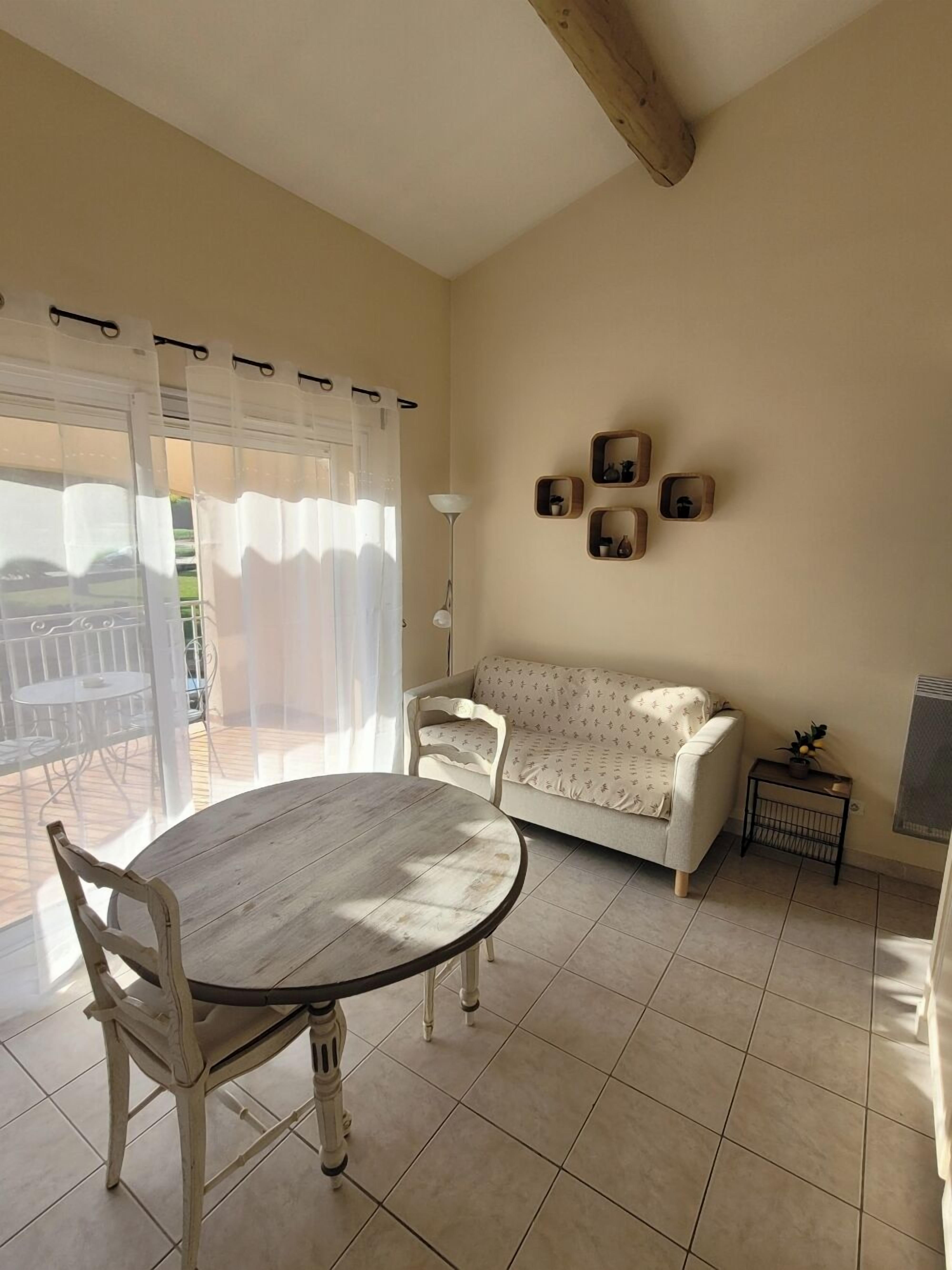 Suite familiale triple (Violette) | 미니바, 객실 내 금고, 각각 다른 스타일의 인테리어, 각각 다르게 가구 비치