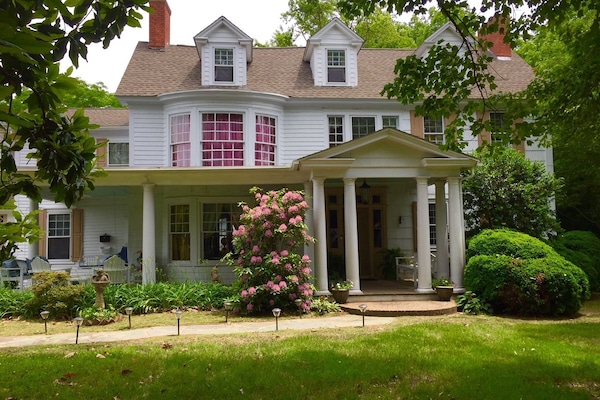 Pintu masuk properti